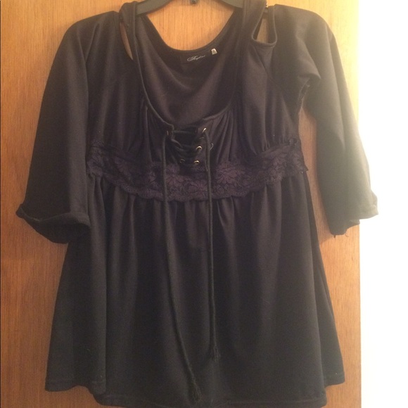 Black off the shoulder top - Picture 1 of 3